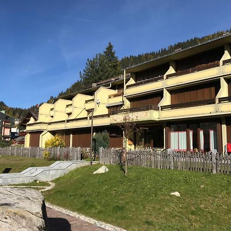 Residenza Silvana Мадонна-ді-Кампільйо Екстер'єр фото