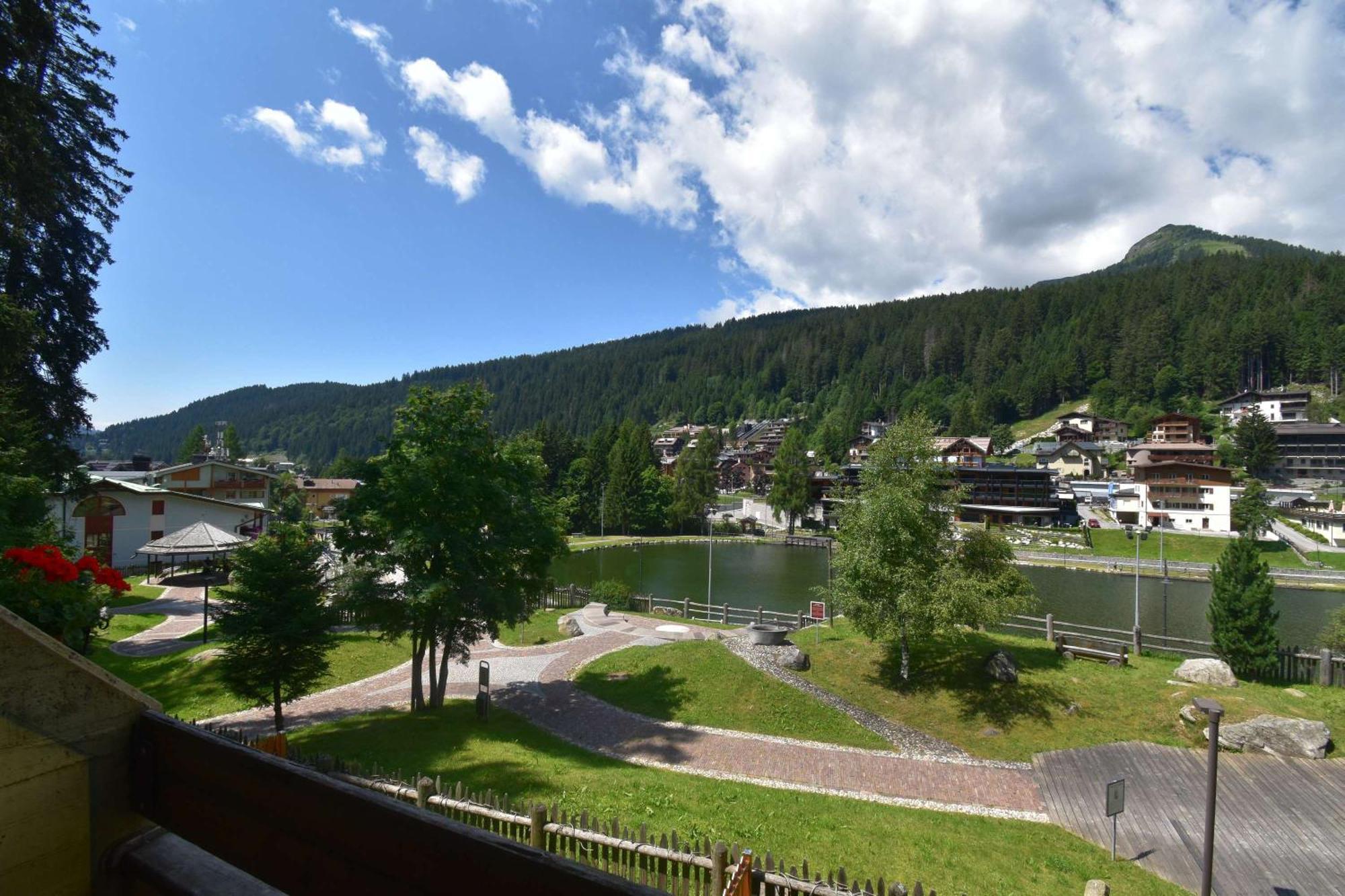 Residenza Silvana Мадонна-ді-Кампільйо Екстер'єр фото