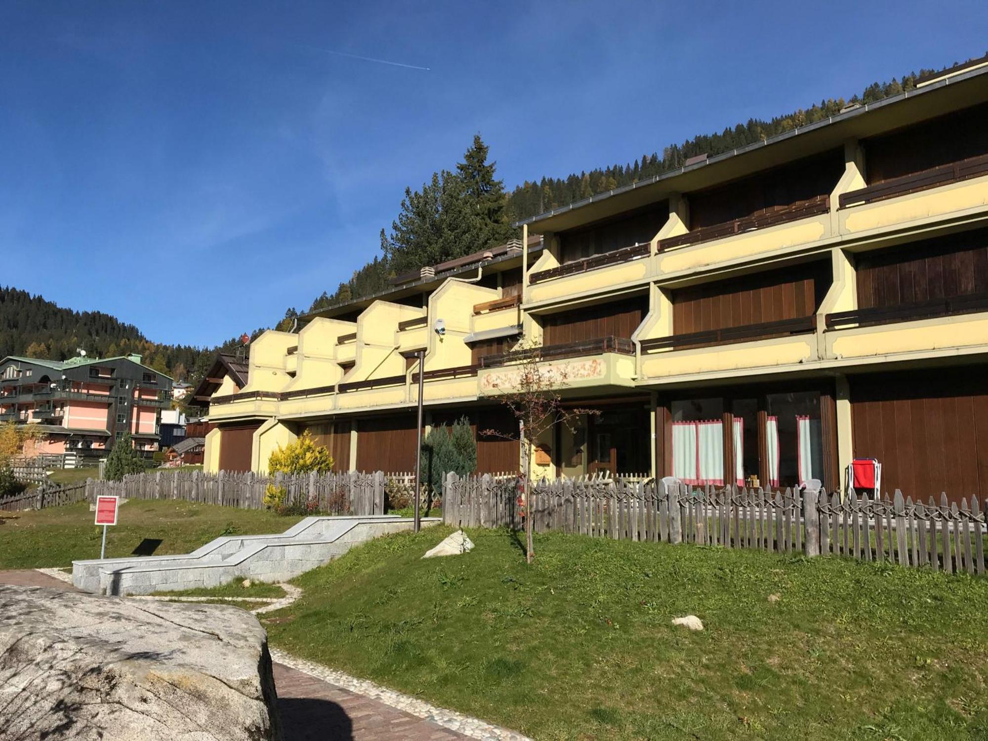 Residenza Silvana Мадонна-ді-Кампільйо Екстер'єр фото